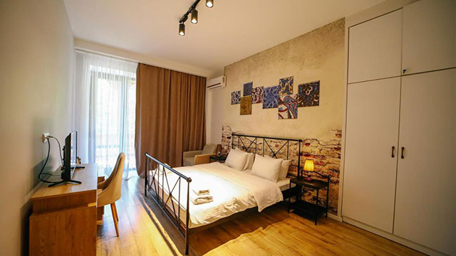 ისარგებე ფასდაკლებით სტანდარტული ან ლუქსის ტიპის ნომერზე აივნით სვეტიცხოვლის ან ჯვრის ხედით 2 სტუმარზე რივერ ფრონტ მცხეთა / River Front Mtskheta-ში. image 9