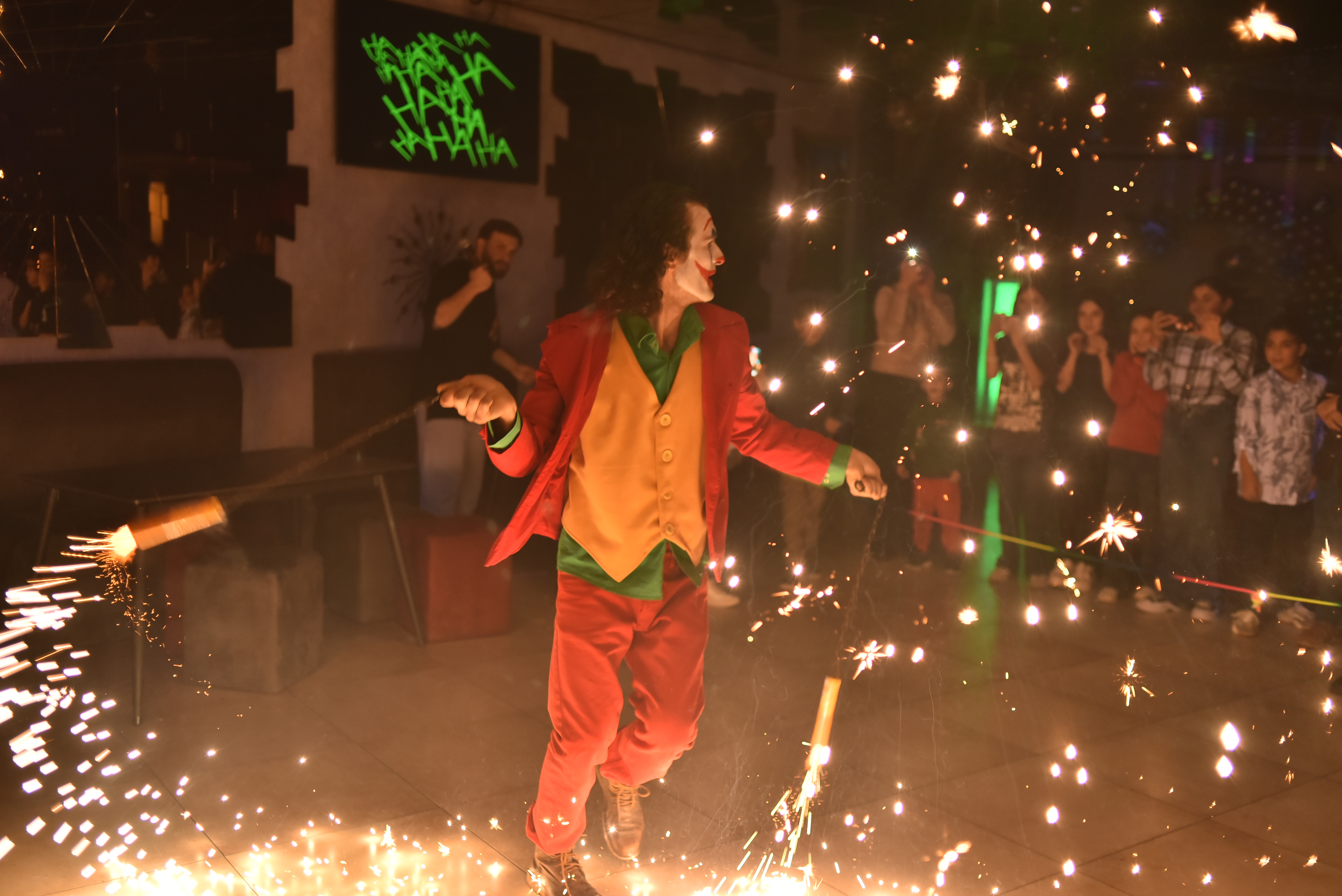 დახურული სივრცე 15 თინეიჯერისთვის საუკეთესო წვეულების გასამართად image 33