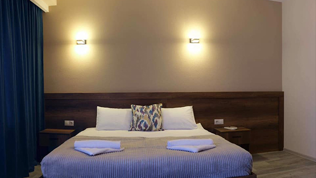 ისარგებლე ფასდაკლებით ნომერში 3 სტუმრის განთავსებაზე, სამების და მყინვარის ხედით აქსიენი | Axien -ში. image 3