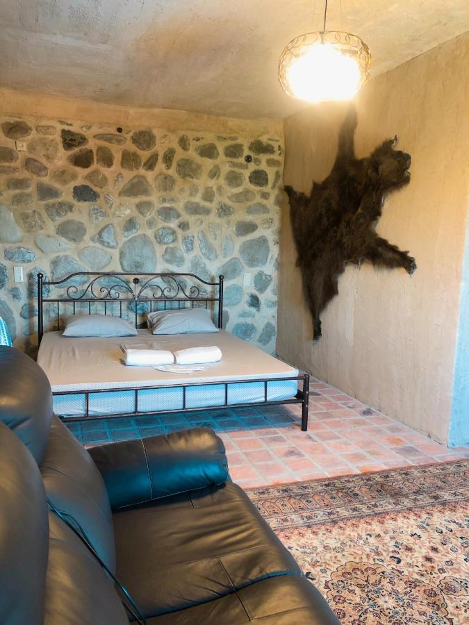 ისარგებლე ფასდაკლებით ნომერში 2 სტუმრის განთავსებაზე შატო თეთრი ბაირაღები | Chateau White Flags -ში. image 2