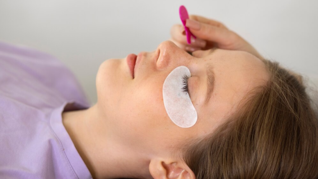 Take advantage of the discount on classic eyelash extensions at Beauty Workshop LM. image 2