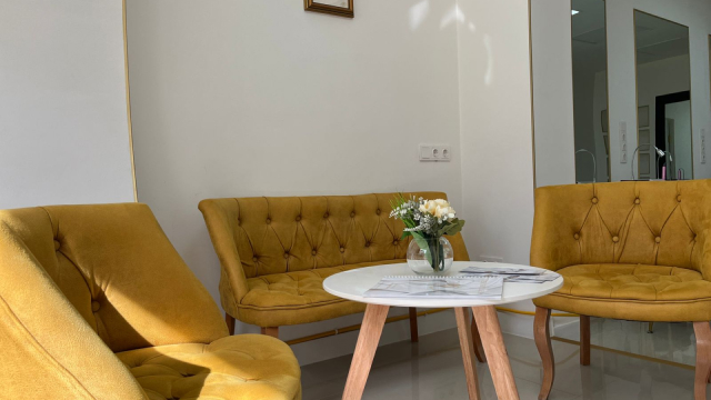 ისარგებლე ფასდაკლებით წარბის ლამინირებაზე ესთეტიკური სახლი ვერსალი | Versailles Aesthetic Home -ში. image 1