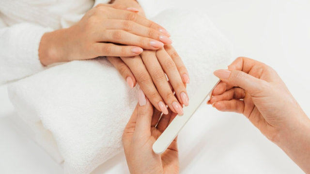 ისარგებლე ფასდაკლებით ფრჩხილის დაგრძელებაზე,ნუნების დუმუშავებაზე და შილაკზე სილამაზის სალონი კატრინი | Katrini Beauty Salon -ში. image 1