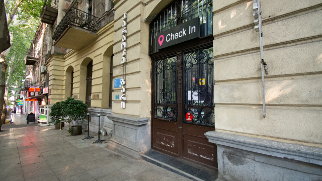 ისარგებლე ფასდაკლებით და მიიღე მენიუ 6 სტუმარზე + კარაოკე და ცოცხალი მუსიკა Check In - Karaoke Bar -ში. image 11