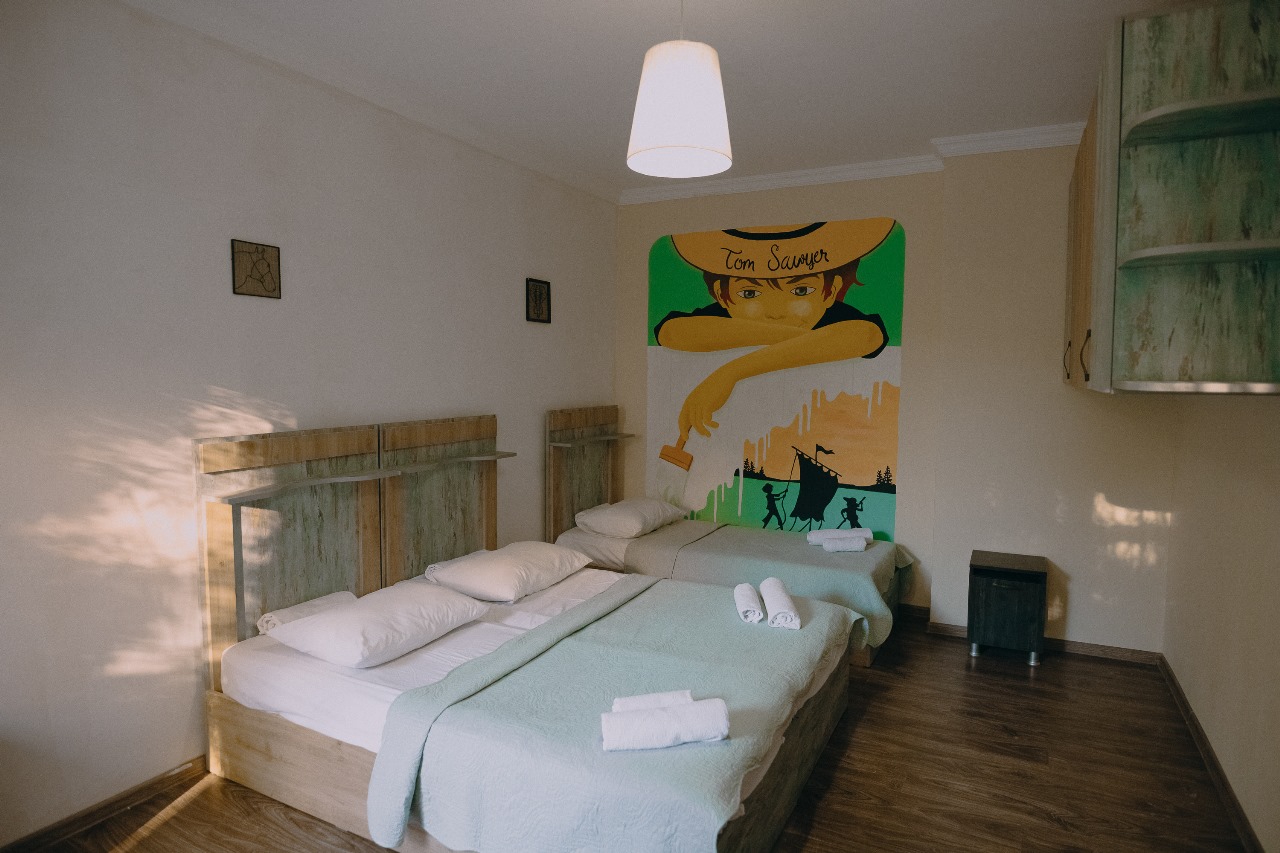 გაატარე დაუვიწყარი დრო წიგნის სასტუმროში. image 0