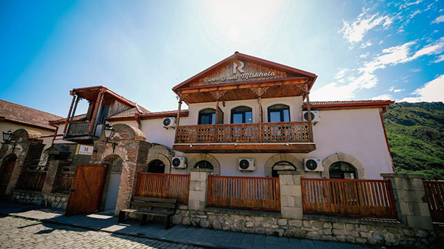 Escape the hustle and bustle of the city and unwind at Hotel River Front Mtskheta.
