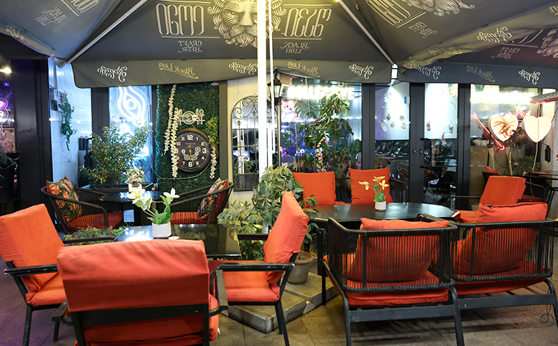 დააგემოვნე კერძები მეგობრებთან ერთად კოლექტივ ბარ & რესტორანში 2