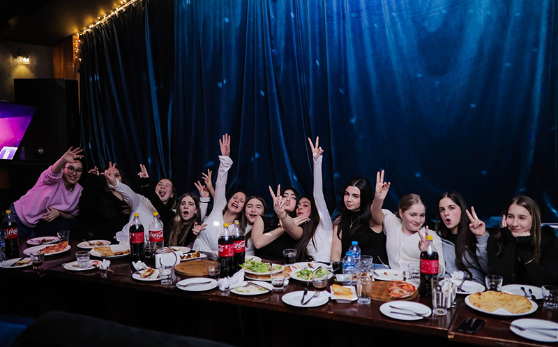 შექმენი დაუვიწყარი მოგონებები მეგობრეთან ერთად დალას პაბში 5