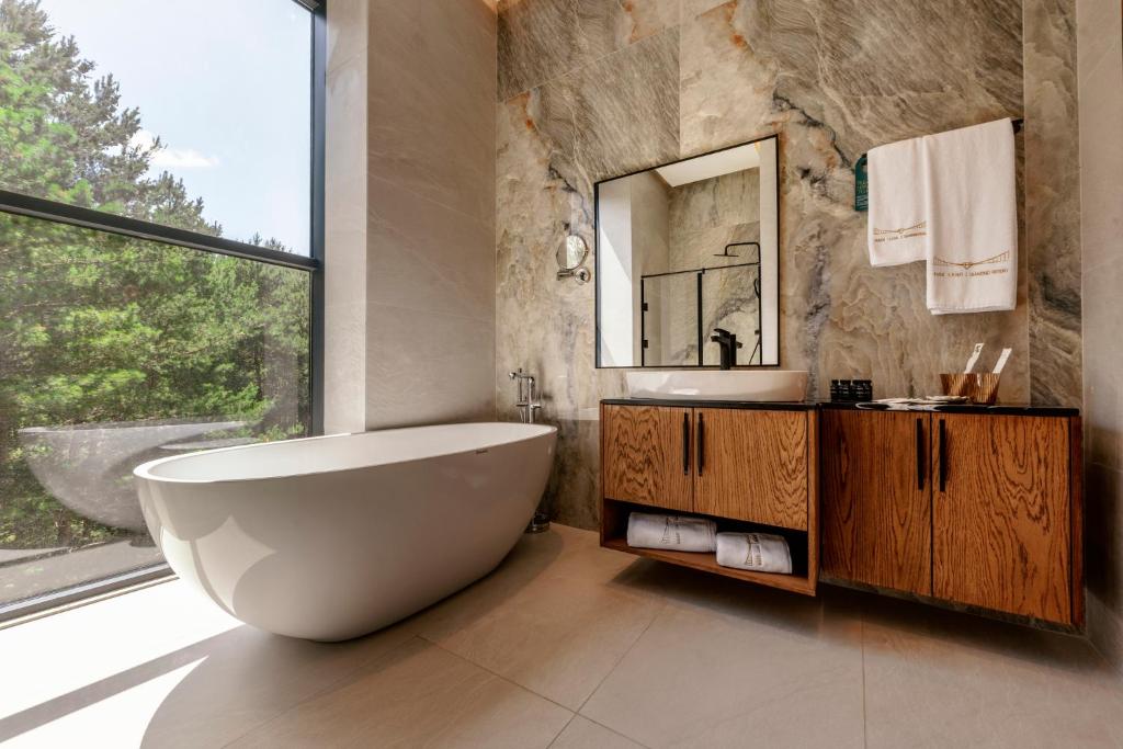 დაისვენე, ისიამოვნე და გაატარე ახალი წელი მეგობრებთან ერთად მშვიდ გარემოში. გახადე ეს დღე დასამახსოვრებელი. image 7