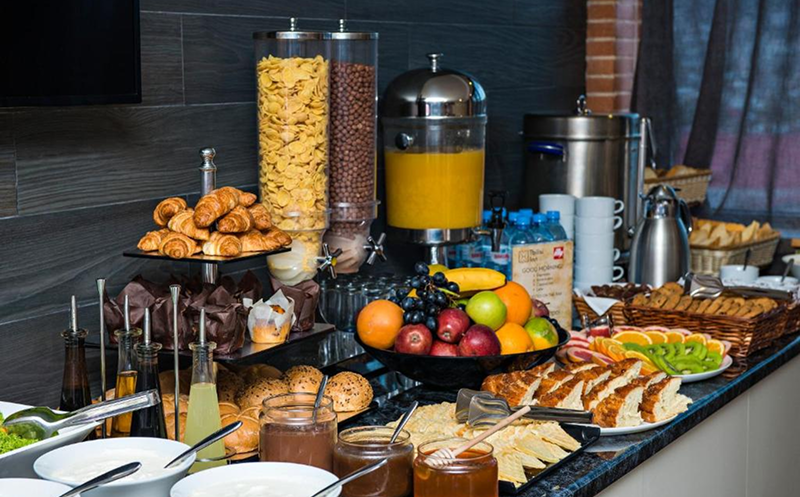 გაატარე დაუვიწყარი დრო მეგობრებთან ერთან სასტუმრო თბილისი ინნში 2