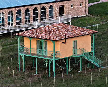 ვარციხე - იმერული ოდა ანტრესოლით 2 სტუმარზე საუზმით და დახურული აუზით 