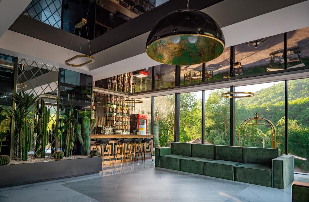 შექმენი დაუვიწყარი მოგონებები სასტუმრო საბადური ჰილსში. image 13