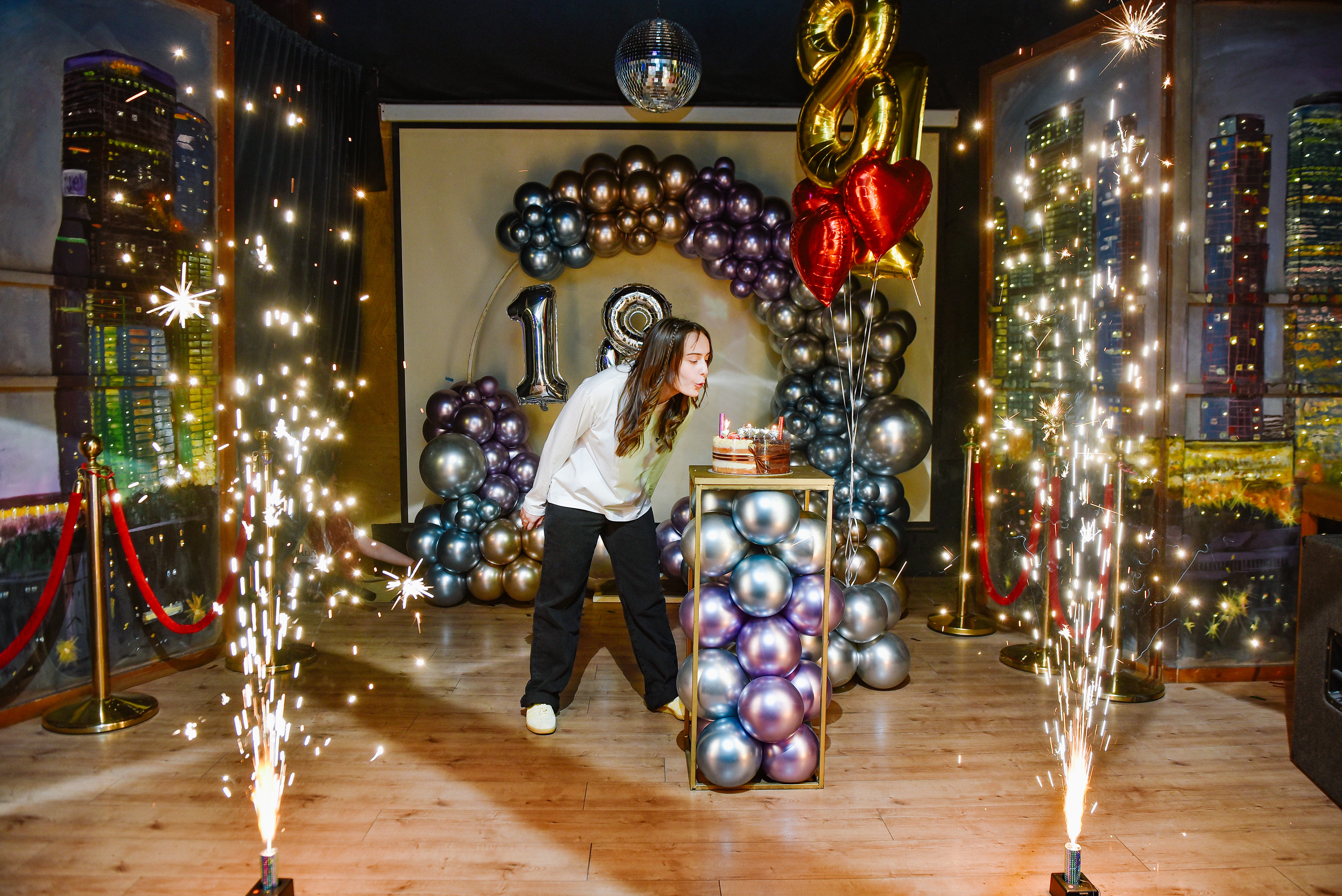 დახურული სივრცე 10,15, 20, 25 და 30 თინეიჯერისთვის საუკეთესო წვეულების გასამართად 7