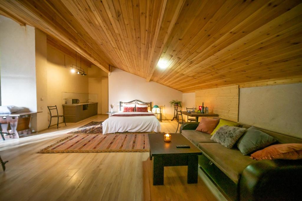 შექმენი დაუვიწყარი მოგონებები სასტუმრო პაპა ბასილ გუდაურში image 0