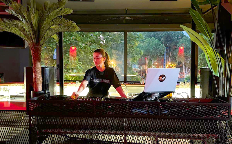 Have an unforgettable time with friends at Zeg Bar. 3