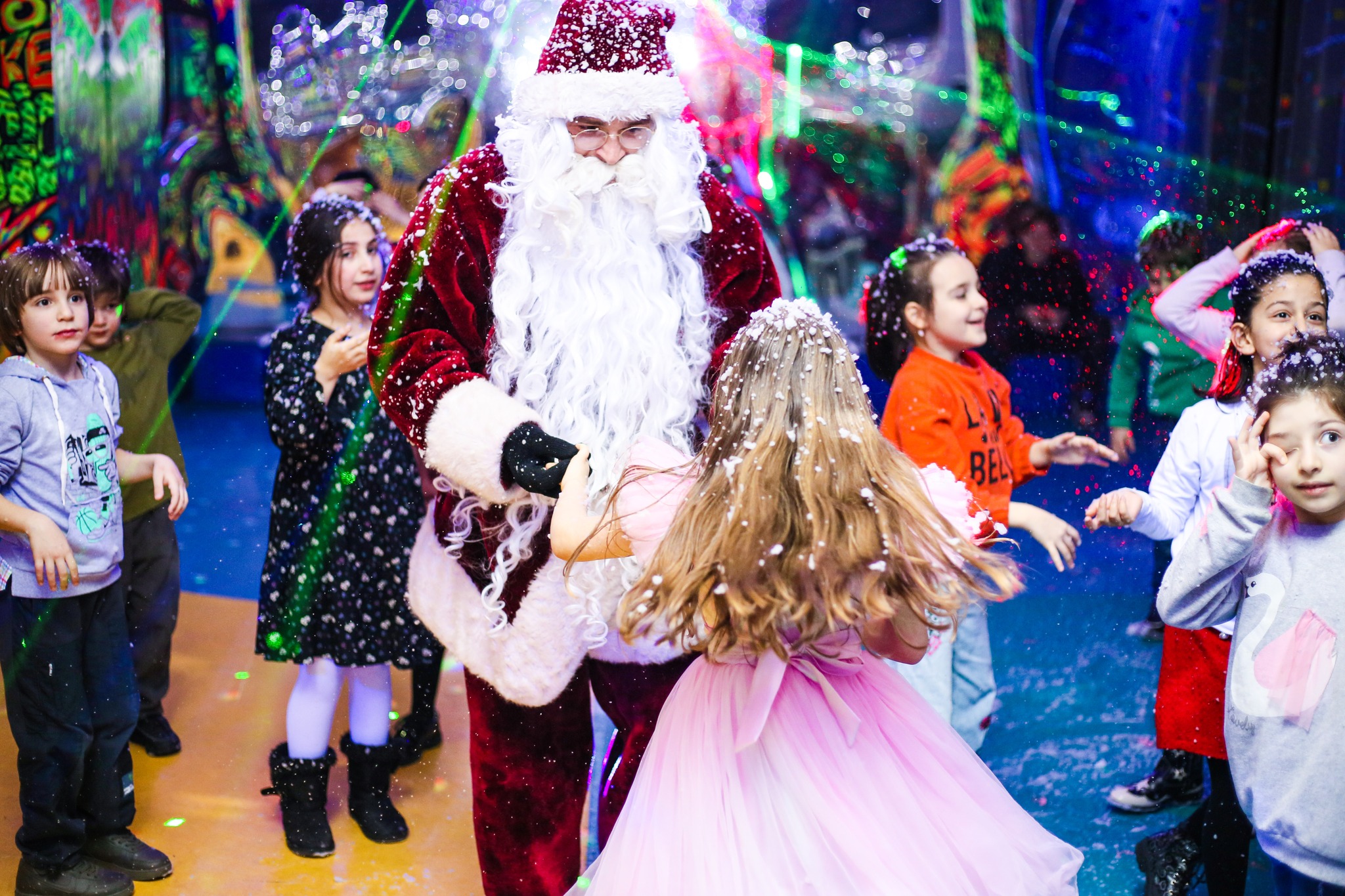 მიიღე განსაკუთრებული პირობები დაბადების დღის პროგრამაზე ან საახალწლო კარნავალზე უმპა-ლუმპაში image 0