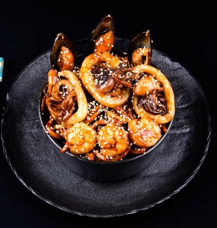 დააგემოვნე ნუდელსი ხრაშუნა კრევეტებით მეგობრებთან ერთად