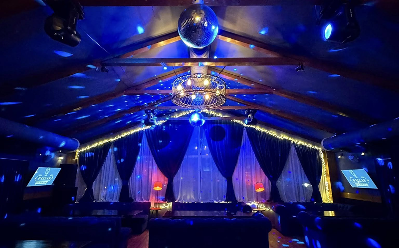 შექმენი დაუვიწყარი მოგონებები მეგობრეთან ერთად დალას პაბში 11