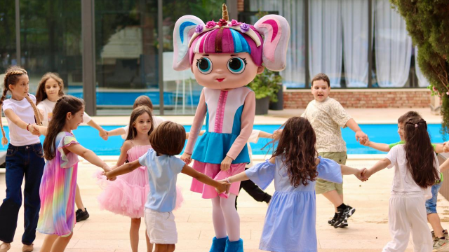 მხიარული თამაშები, ფოტოები, სიურპრიზები - გმირი დღესასწაულს ნამდვილ ზღაპრად აქცევს image 0