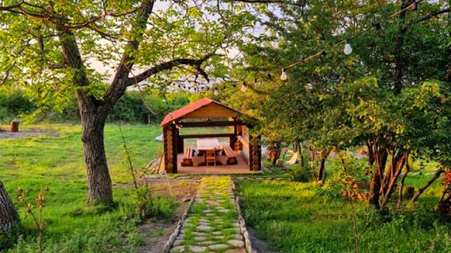 ისარგებლე ფასდაკლებით საოჯახო ნომერში 4 სტუმრის განთავსებაზე ბერხევა გლემპინგი | Berkheva Glamping -ში. image 3