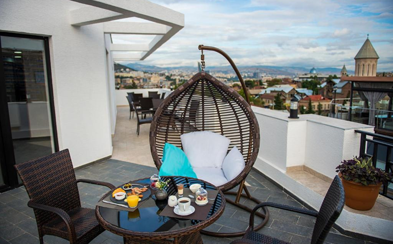 გაატარე დაუვიწყარი დრო მეგობრებთან ერთან სასტუმრო თბილისი ინნში 14