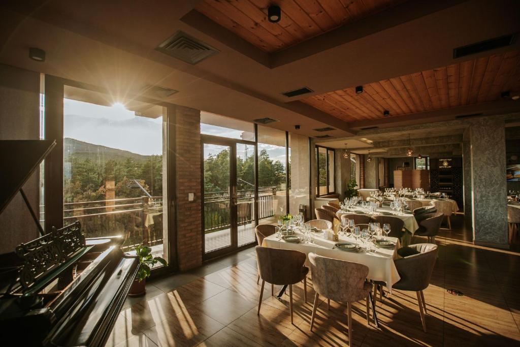 შეარჩიე შენთვის სასურველი შეთავაზება და ისამოვნე ზუზუმბო რეზორტი & სპაში 8