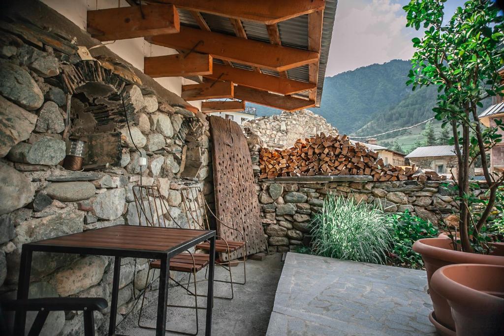 გაატარე დასვენების დღეები საყვარელ ადამიანებთან ერთად სასტუმრო ძველ სეტში image 11