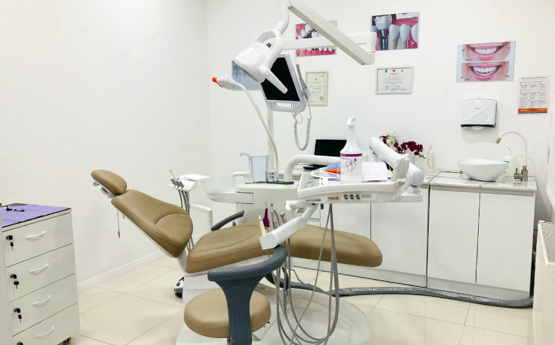 Take advantage of a discount on teeth cleaning with the German Kavoprophyflex device and powder, without enamel damage, at GeoDent & Aesthetics. image 6