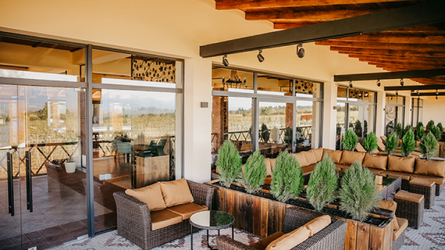 Take advantage of the discount on a two-guest stay with breakfast from Sunday to Thursday inclusive at Château & Winery Mosmieri. image 5