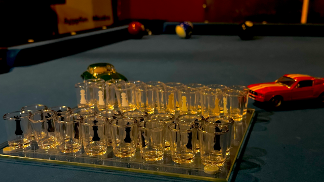 გაატარე დაუვიწყარი დრო მყუდრო ბარში. image 1