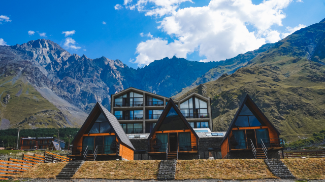 გაატარე დაუვიწყარი დრო კოტეჯ მისთი როქს ყაზბეგში. image 5