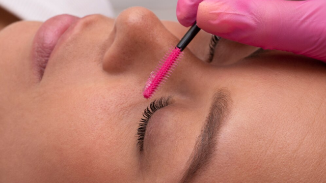 Take advantage of the discount on classic eyelash extensions at Beauty Workshop LM. image 1