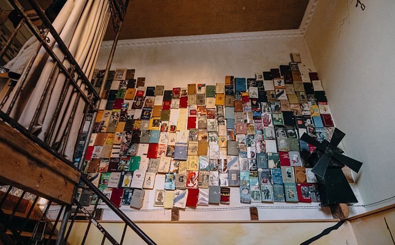 გაატარე დაუვიწყარი დრო წიგნის სასტუმროში. image 3