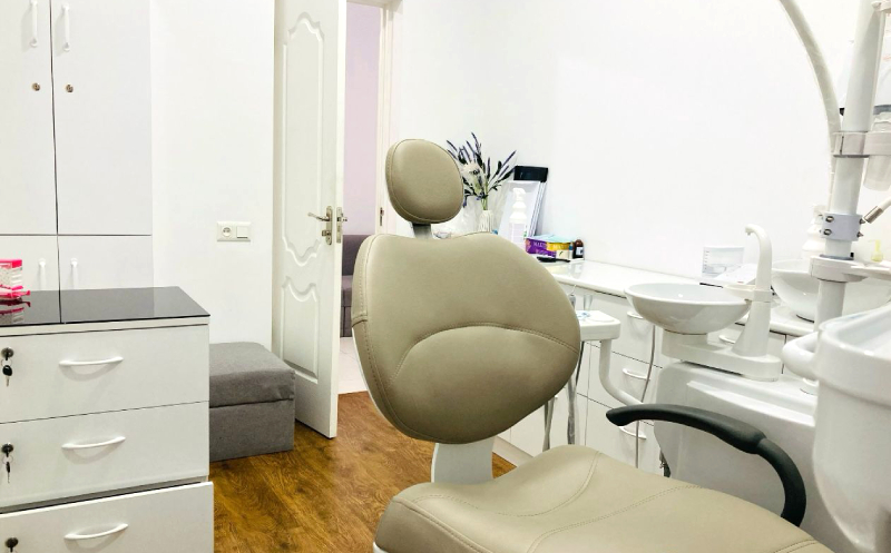 Take advantage of a discount on teeth cleaning with the German Kavoprophyflex device and powder, without enamel damage, at GeoDent & Aesthetics. image 11