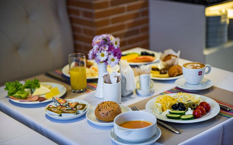 გაატარე დაუვიწყარი დრო მეგობრებთან ერთან სასტუმრო თბილისი ინნში 12