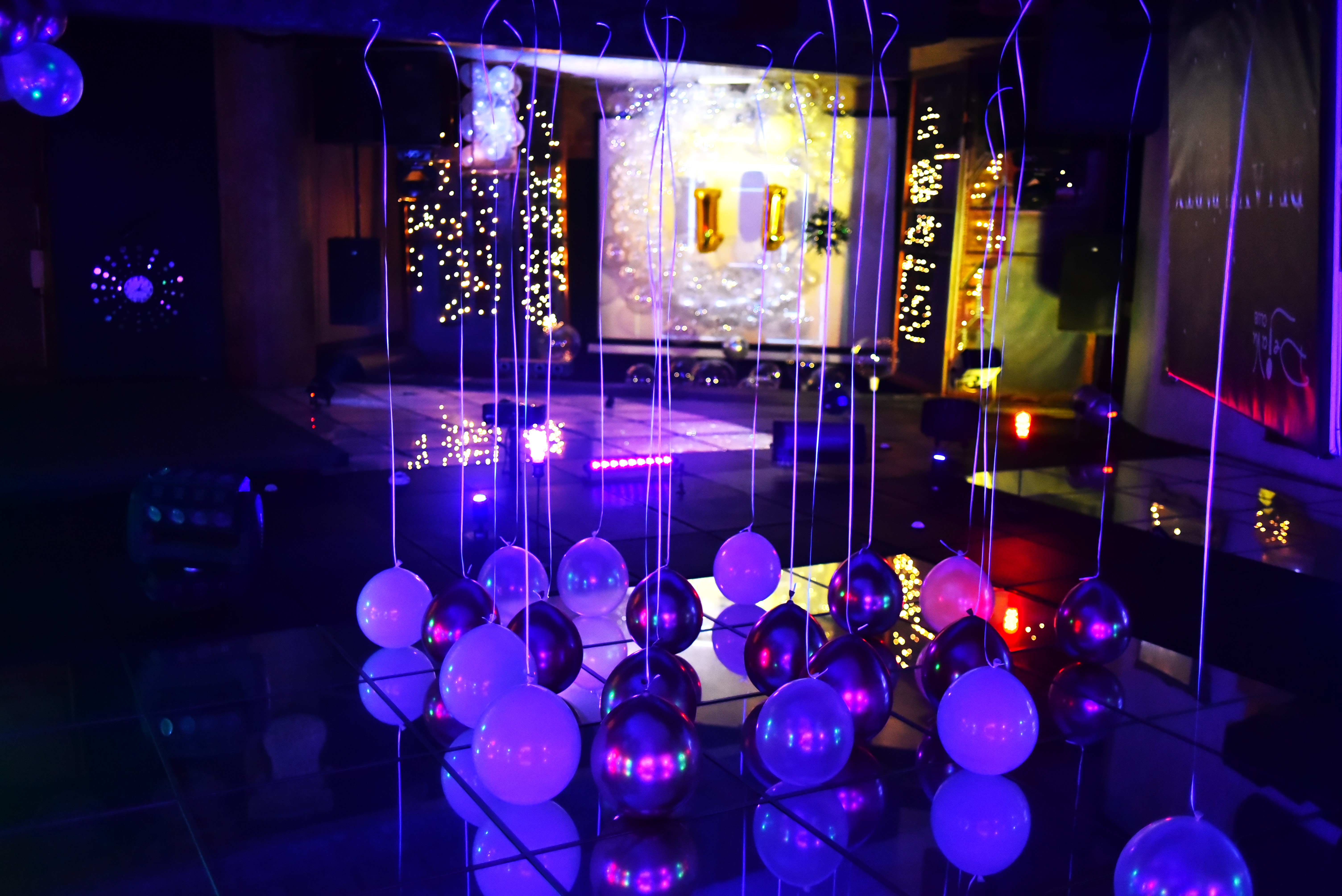 დახურული სივრცე 10,15, 20, 25 და 30 თინეიჯერისთვის საუკეთესო წვეულების გასამართად 23