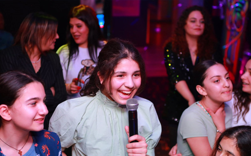 დახურული თინეიჯერული წვეულება 15, 20 ან 25 სტუმარზე, დიჯეი, კარაოკე და საჩუქრები ბარი 28 -ისგან. image 5