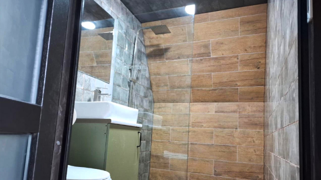 ისარგებლე ფასდაკლებით კოტეჯში 2 ან 2+2 სტუმრის განთავსებაზე ტყის კაცის რანჩო | Forest Man Ranch -ში. image 6