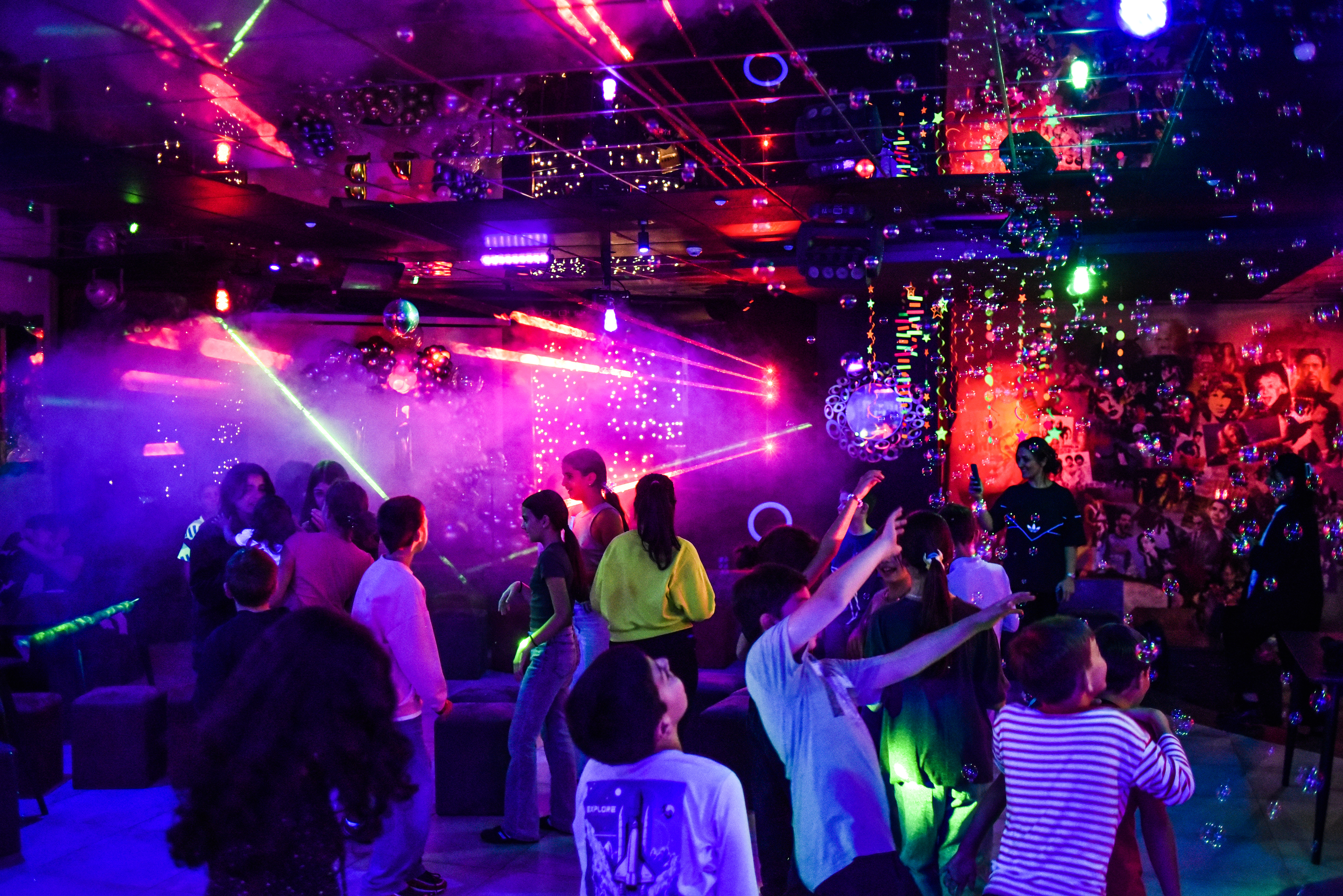 დახურული სივრცე 15 თინეიჯერისთვის საუკეთესო წვეულების გასამართად image 0