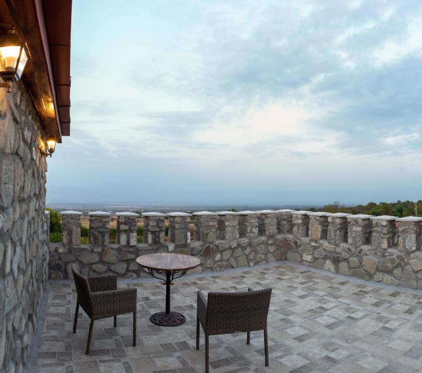 ისარგებლე ფასდაკლებით ნომერში 2 ან 3 სტუმრის განთავსებაზე შატო თეთრი ბაირაღები | Chateau White Flags -ში. image 12