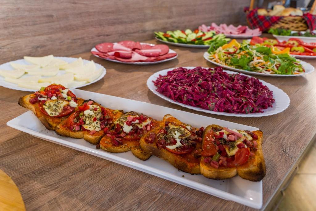 გაატარე დასვენების დღეები საყვარელ ადამიანებთან ერთად სასტუმრო ძველ სეტში image 15