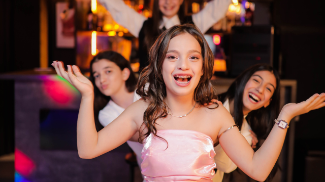 ისარგებლე ფასდაკლებით 10, 15, 20, 25, 30 მოზარდზე გათვლილ წვეულებაზე გროუნაფი | GrownUp -სგან. image 6