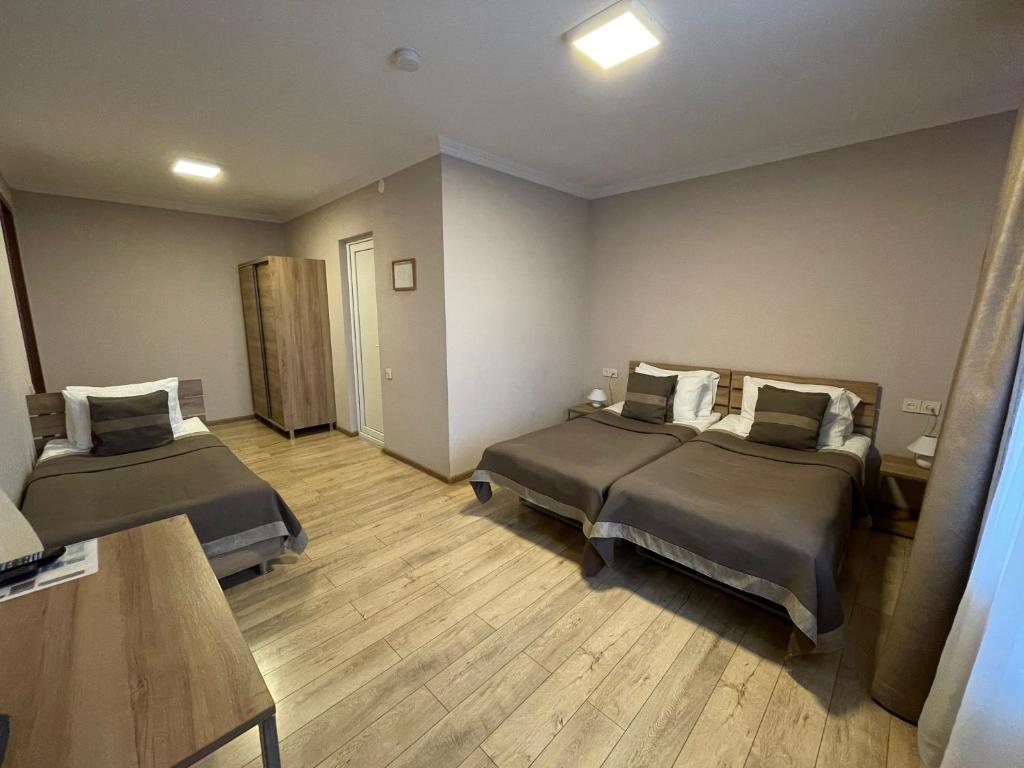 გაატარე დაუვიწყარი დრო სასტუმრო გუდაური ჰათში image 2