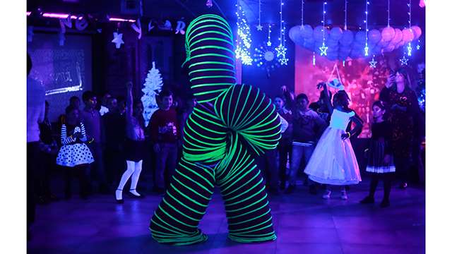 15 ლარად, 41%-მდე ფასდაკლების Swooper Code-ი, საახალწლო კარნავალი ან დაბადების დღე 15, 25 ან მეტ ბავშვზე ივენთ კლუბში «დეჟავუ» image 2