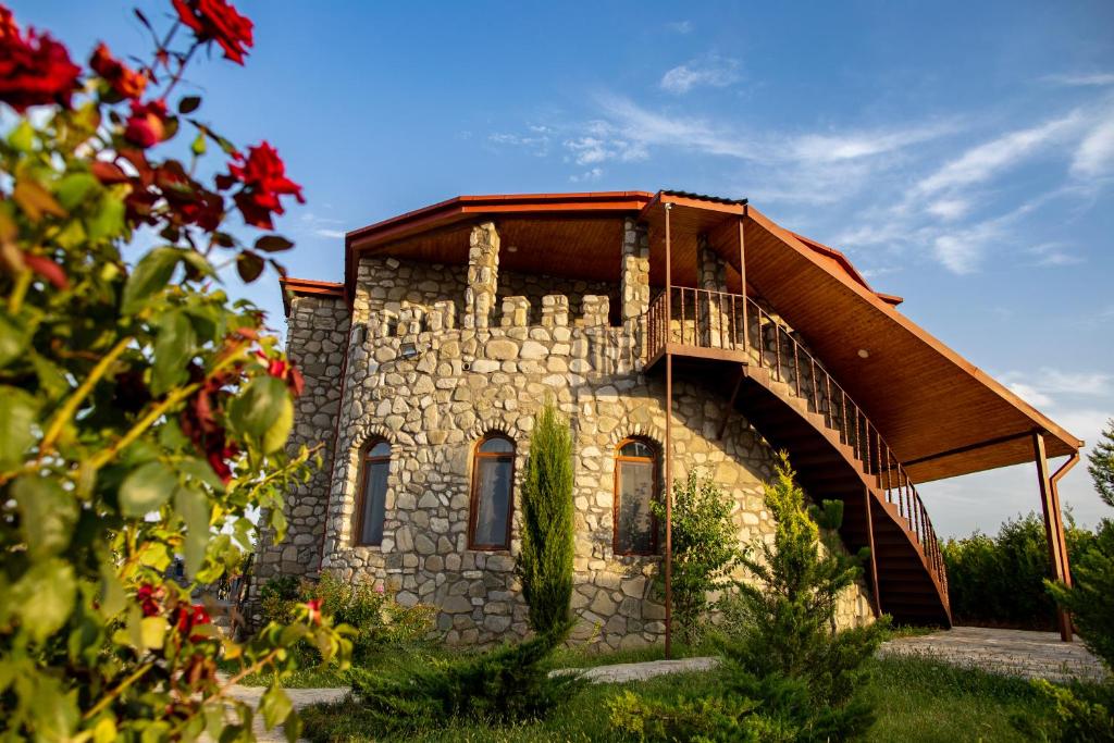 ისარგებლე ფასდაკლებით ნომერში 2 ან 3 სტუმრის განთავსებაზე შატო თეთრი ბაირაღები | Chateau White Flags -ში. image 10