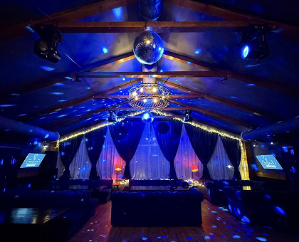 10-20 სტუმარზე კერძები, სასმელი, კარაოკე ან ცოცხალი მუსიკა