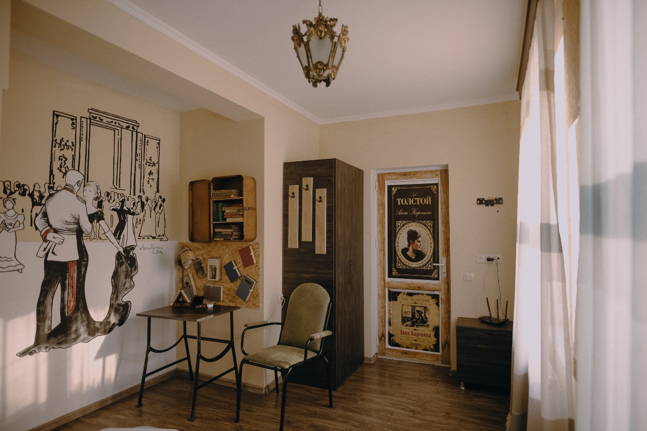 გაატარე დაუვიწყარი დრო წიგნის სასტუმროში. image 1