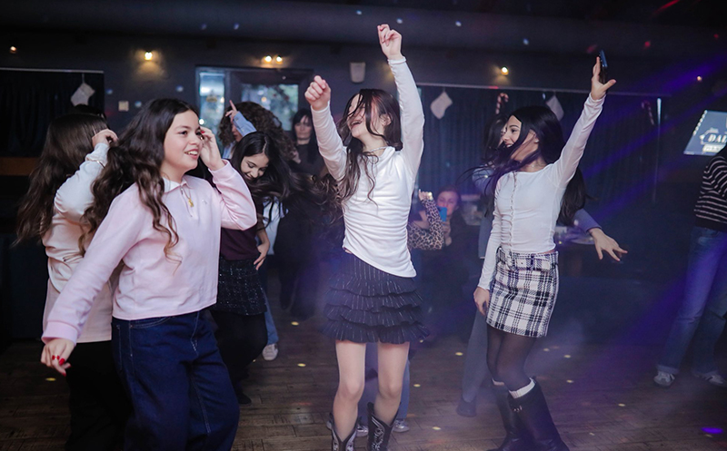 შექმენი დაუვიწყარი მოგონებები მეგობრეთან ერთად დალას პაბში 3