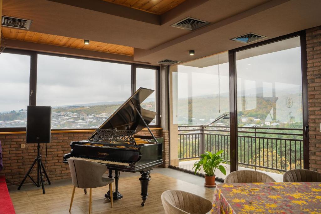 შეარჩიე შენთვის სასურველი შეთავაზება და ისამოვნე ზუზუმბო რეზორტი & სპაში 6