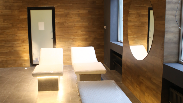 დაისვენე სარელაქსაციო ოთახში და ისიამოვნე გოგირდის დიდი და მცირე აუზებით თბილისის ბალნეოლოგიურ სპა კურორტში image 1